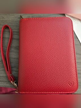 A7 Red Pebbled Wristlet Organizer